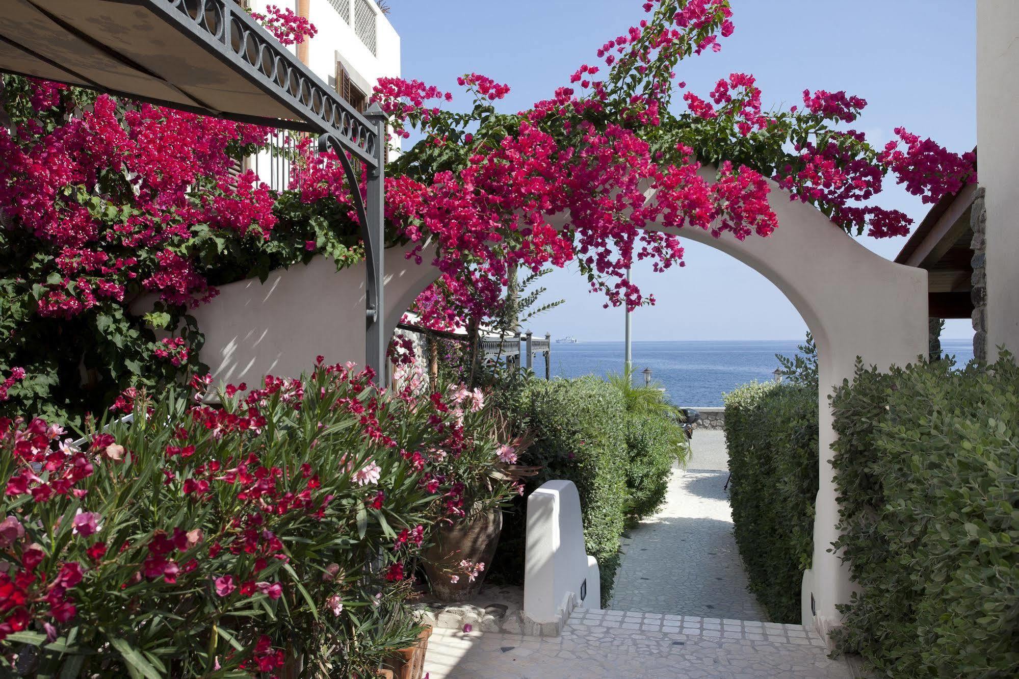 Hotel Residence Acquacalda Lipari  Exterior photo